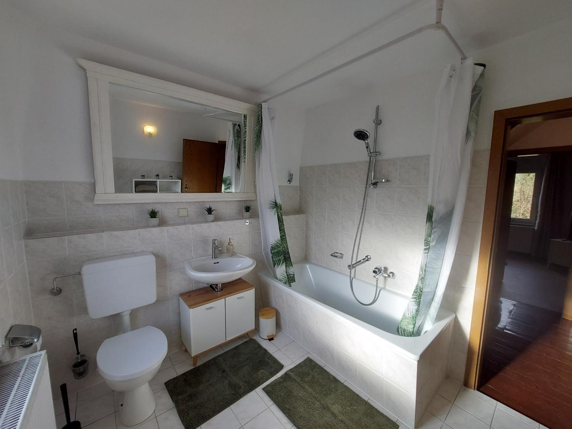 Cozy Home, 7 Beds, Wifi, Kitchen, Balcony, Bielefeld Center Экстерьер фото